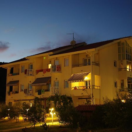 Hotel Zlatni Lav Martinscica  Bagian luar foto