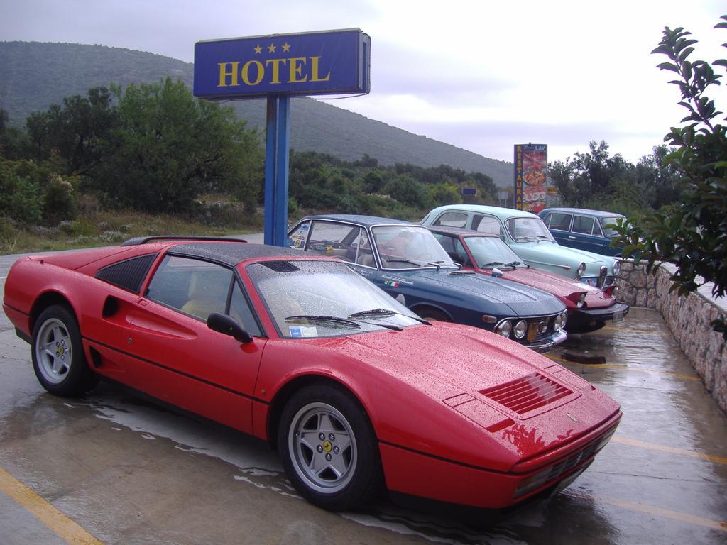 Hotel Zlatni Lav Martinscica  Bagian luar foto