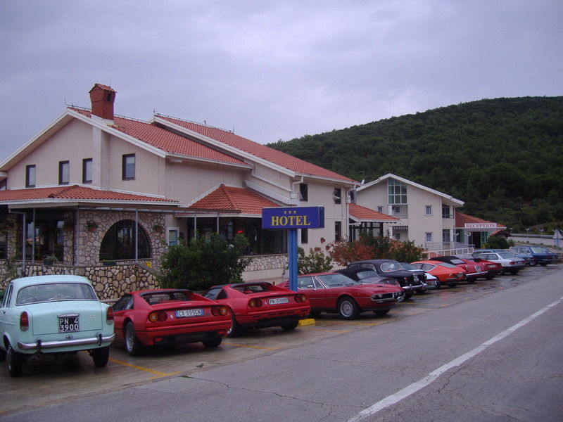 Hotel Zlatni Lav Martinscica  Bagian luar foto