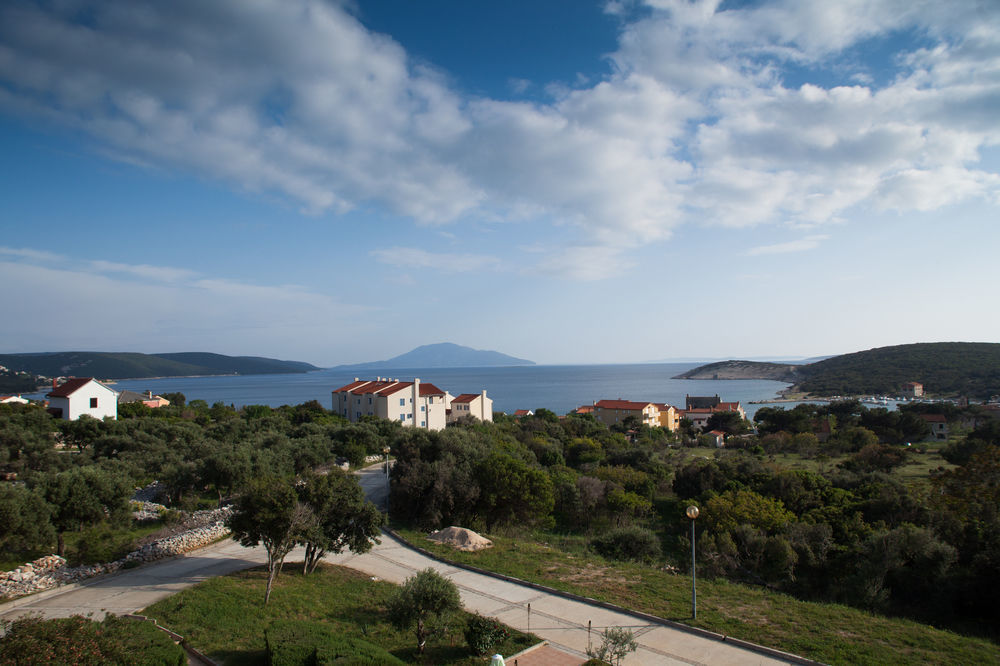 Hotel Zlatni Lav Martinscica  Bagian luar foto