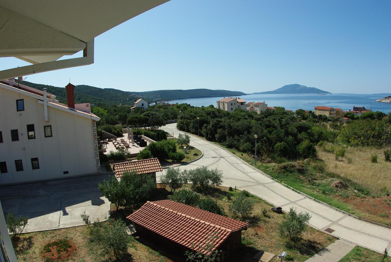 Hotel Zlatni Lav Martinscica  Bagian luar foto